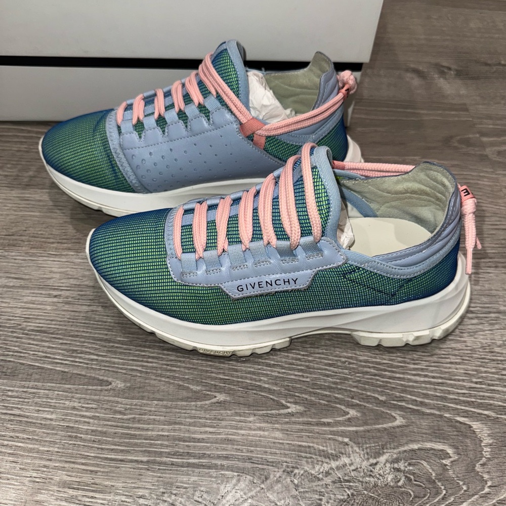 Authentic Givenchy Spectre Low Runner Sneakers Pi… - image 5